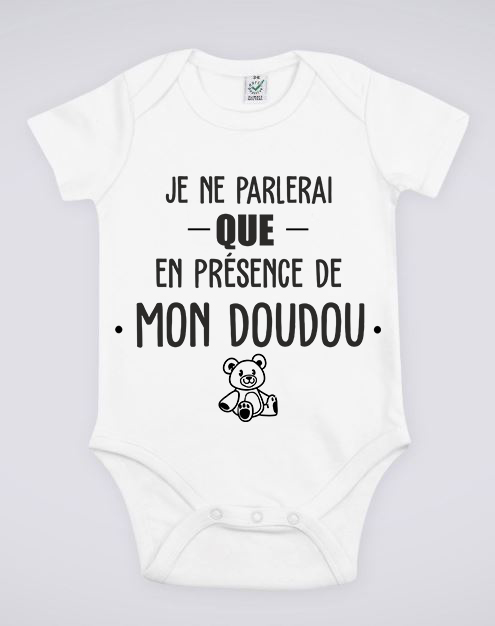 Body blanc pour bébé "Je ne parlerai que en présence de mon doudou" - MCL Sérigraphie Image de body blanc pour bébé "Je ne parlerai que en présence de mon doudou" - MCL Sérigraphie