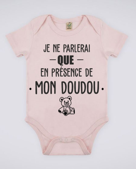 Image de body rose pour bébé "Je ne parlerai que en présence de mon doudou" - MCL Sérigraphie