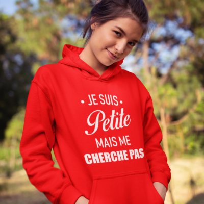 Image de sweat à capuche rouge pour femme "Je suis petite mais me cherche pas" - MCL Sérigraphie