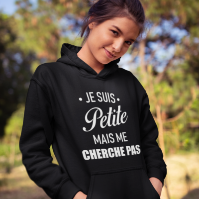 Image de sweat à capuche noir pour femme "Je suis petite mais me cherche pas" - MCL Sérigraphie