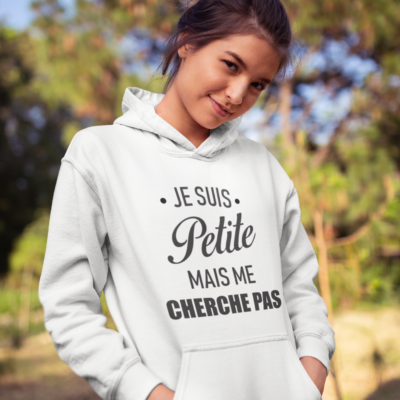 Image de sweat à capuche blanc pour femme "Je suis petite mais me cherche pas" - MCL Sérigraphie