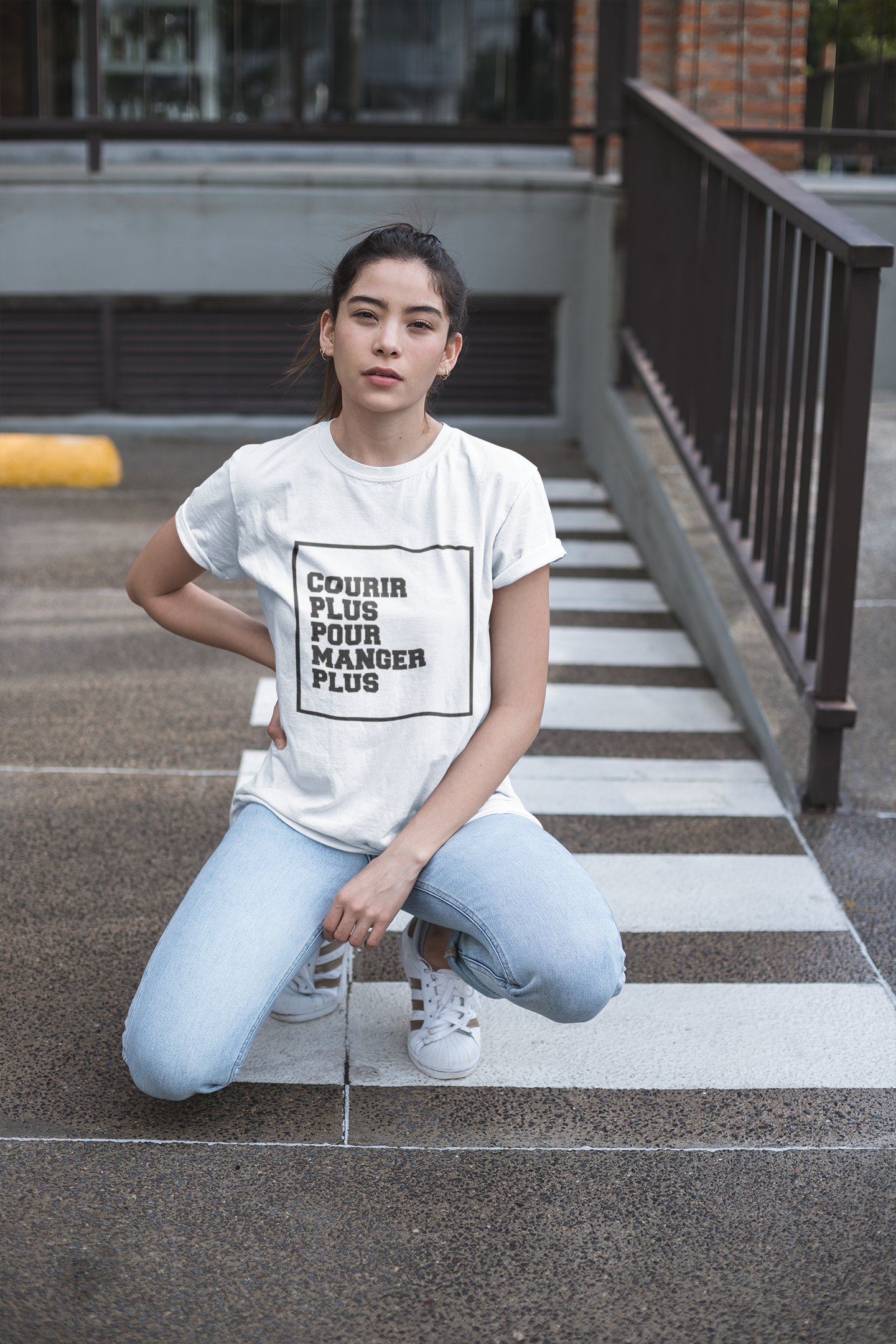 T-shirt noir pour femme "Courir plus pour manger plus" - MCL Sérigraphie Image de t-shirt blanc pour femme "Courir plus pour manger plus" - MCL Sérigraphie
