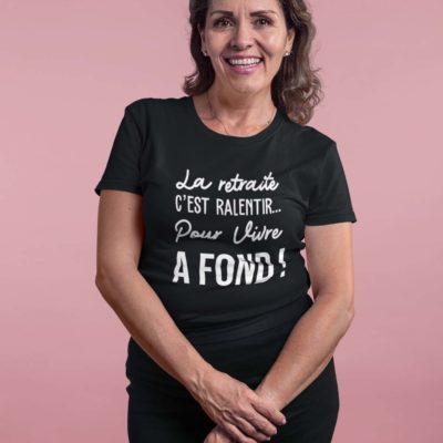 Image de t-shirt noir pour femme "La retraite c'est ralentir... Pour vivre à fond" - MCL Sérigraphie