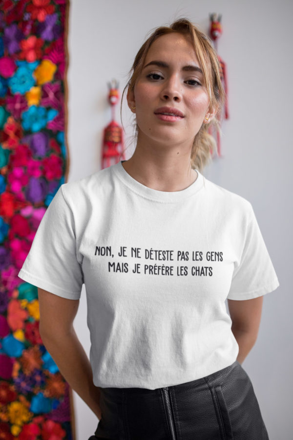 Image de t-shirt blanc pour femme "Je ne déteste pas les gens, mais je préfère les chats" - MCL Sérigraphie