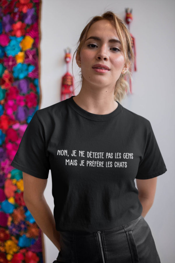 Image de t-shirt noir pour femme "Je ne déteste pas les gens, mais je préfère les chats" - MCL Sérigraphie