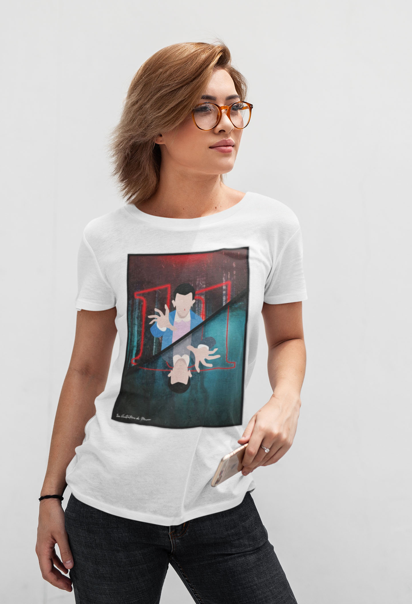 T-shirt blanc pour femme "Stranger Things" - MCL Sérigraphie Image de t-shirt blanc pour femme "Stranger Things" - MCL Sérigraphie