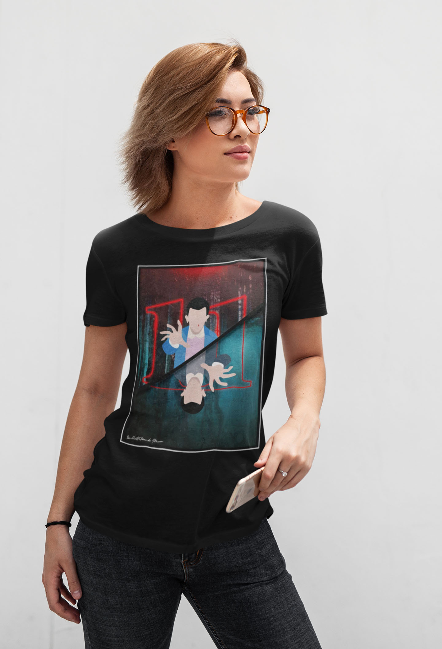T-shirt blanc pour femme "Stranger Things" - MCL Sérigraphie Image de t-shirt noir pour femme "Stranger Things" - MCL Sérigraphie
