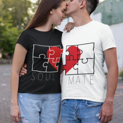 Image de duo de t-shirts noir femme et blanc homme "Soul/Mate" - MCL Sérigraphie