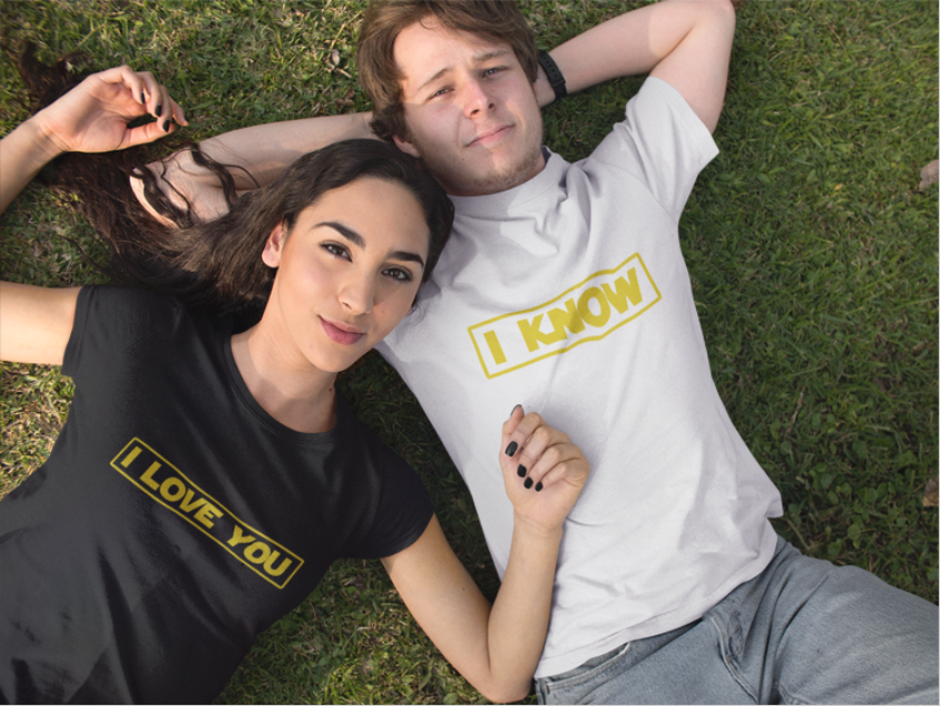 Duo de t-shirts noirs femme et homme "I Love You/I Know" - MCL Sérigraphie Image de duo de t-shirts noir femme et blanc homme "I Love You/I Know" - MCL Sérigraphie