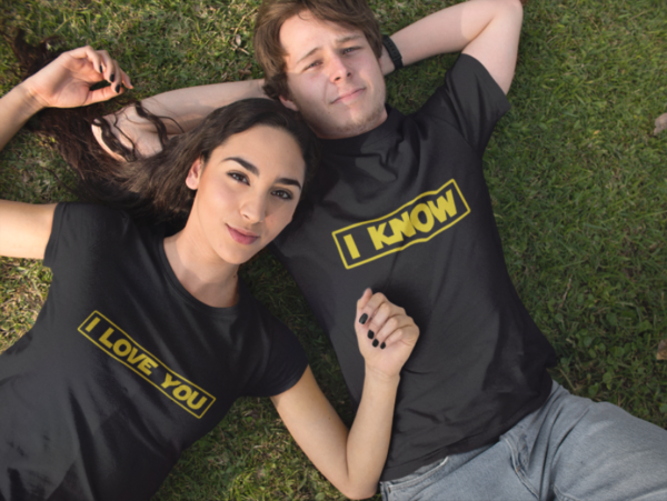 Image de duo de t-shirts noirs femme et homme "I Love You/I Know" - MCL Sérigraphie