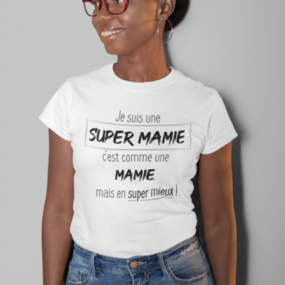 Image de t-shirt blanc pour femme "Je suis une super mamie, c'est comme une mamie, mais en super mieux" - MCL Sérigraphie