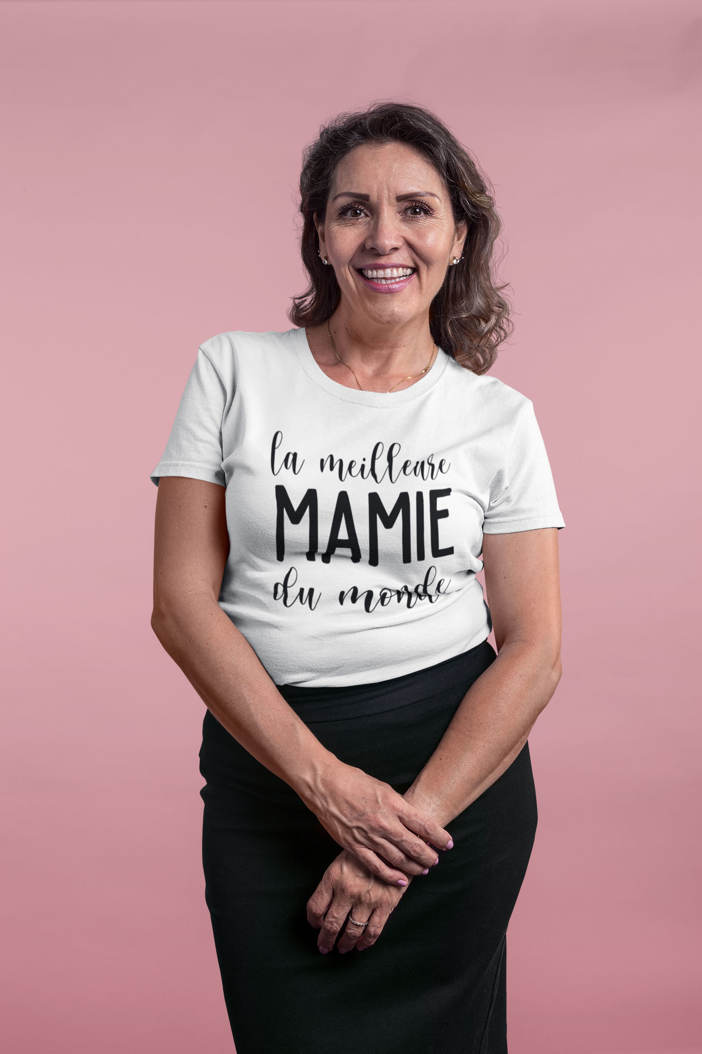 T-shirt blanc pour femme "La meilleure mamie du monde" - MCL Sérigraphie Image du t-shirt blanc pour femme "La meilleure mamie du monde" - MCL Sérigraphie