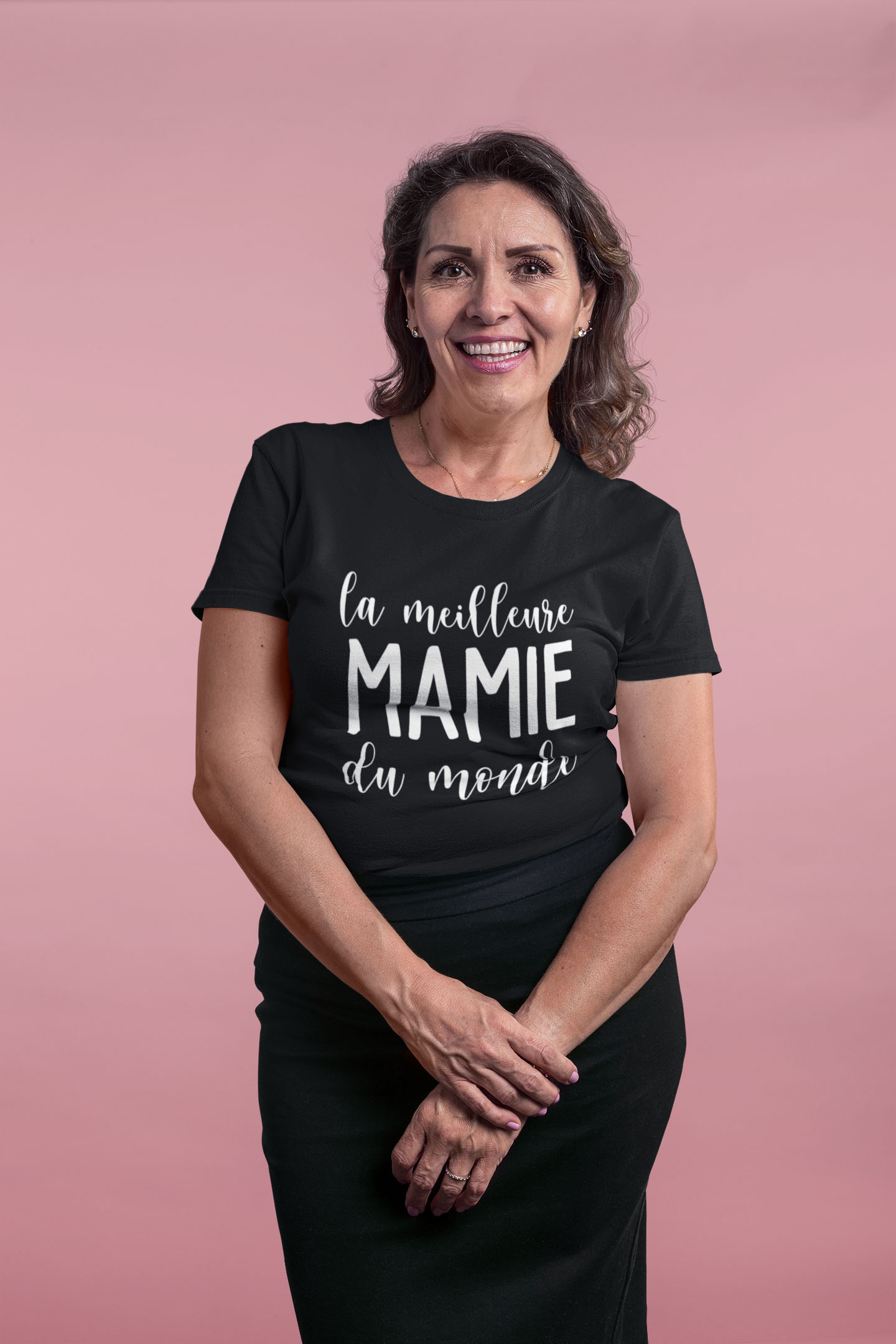 T-shirt blanc pour femme "La meilleure mamie du monde" - MCL Sérigraphie Image du t-shirt noir pour femme "La meilleure mamie du monde" - MCL Sérigraphie