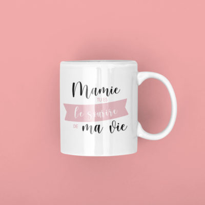 Image de mug "Mamie, tu es le sourire de ma vie" - MCL Sérigraphie
