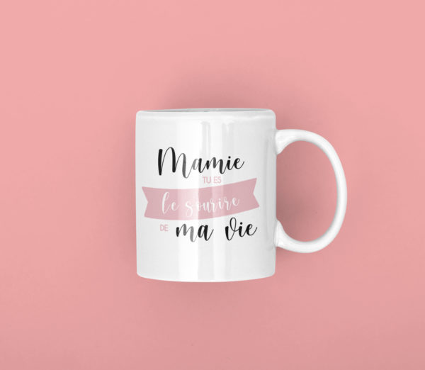 Image de mug "Mamie, tu es le sourire de ma vie" - MCL Sérigraphie