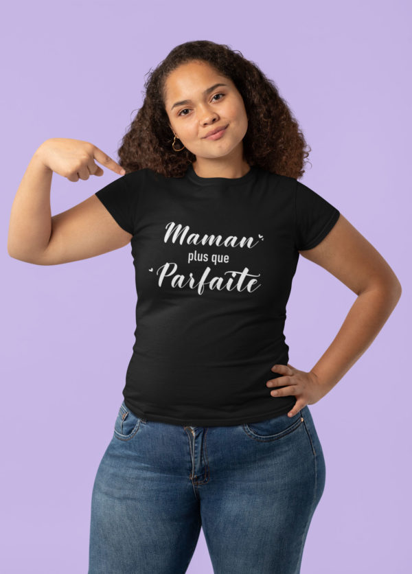 Image de t-shirt noir femme "Maman plus que parfaite" - MCL Sérigraphie