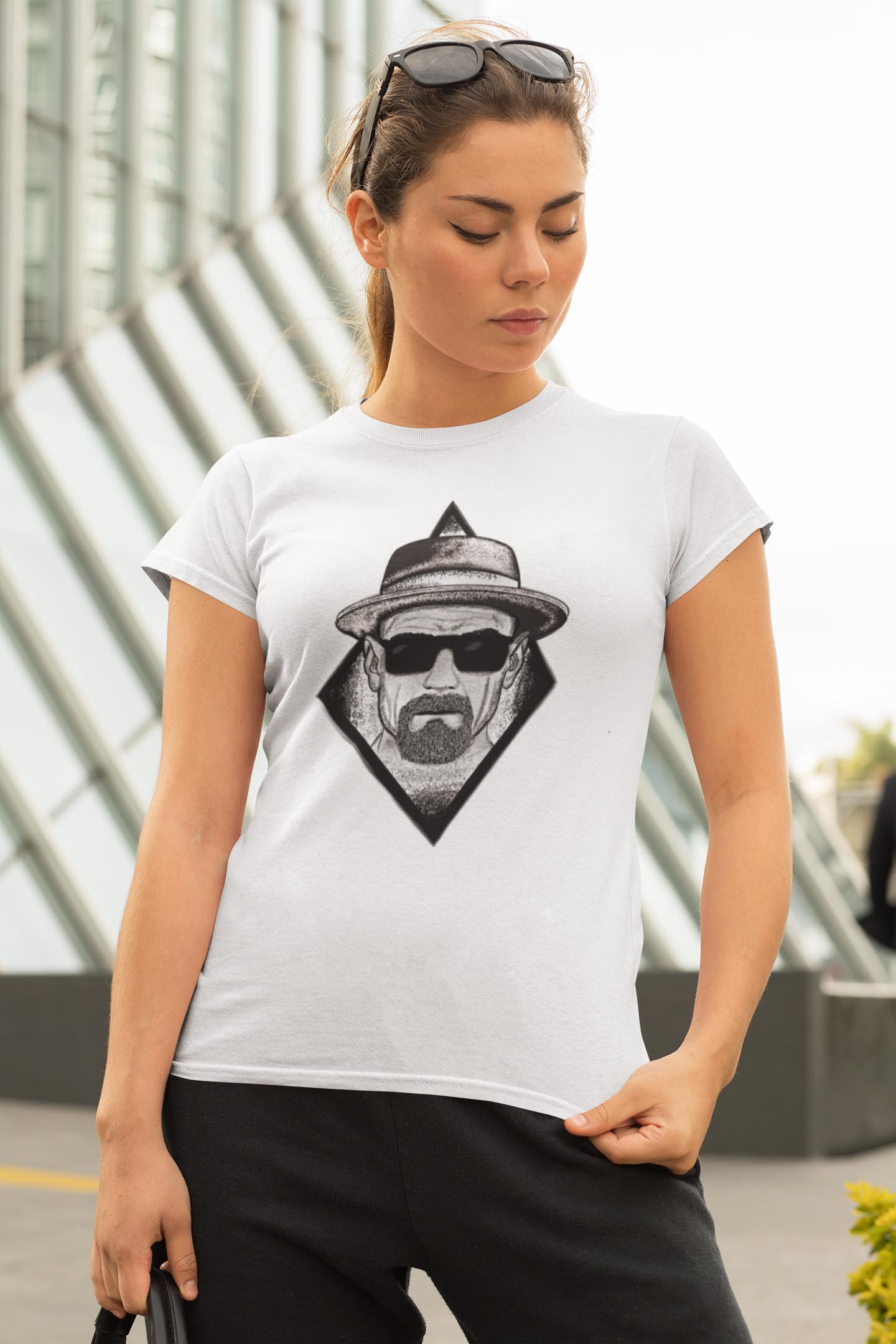 T-shirt blanc femme "Heisenberg" - MCL Sérigraphie Image de t-shirt blanc femme "Heisenberg" - MCL Sérigraphie