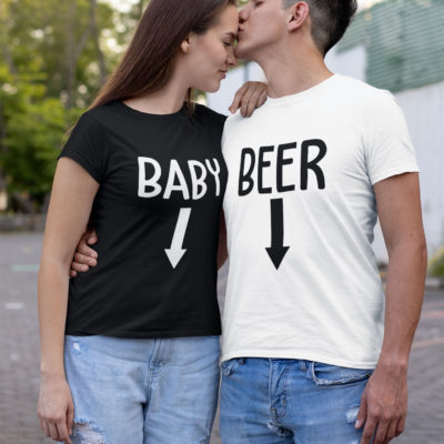 Image de duo t-shirts couple "Baby/Beer". T-shirt noir femme et t-shirt blanc homme l MCL Sérigraphie