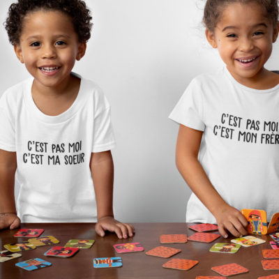 Image de duo t-shirts blanc "C'est pas moi" - spécial frère et sœur - MCL Sérigraphie