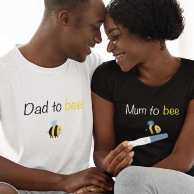 Image de t-shirts duo blanc et noir "Mum to bee/Dad to bee"-MCL Sérigraphie
