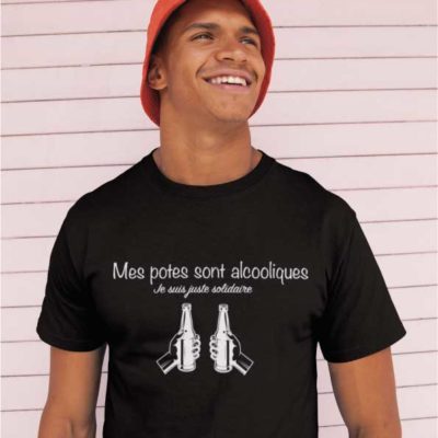 Image de t-shirt noir "Mes potes sont alcooliques, je suis juste solidaire"-MCL Sérigraphie