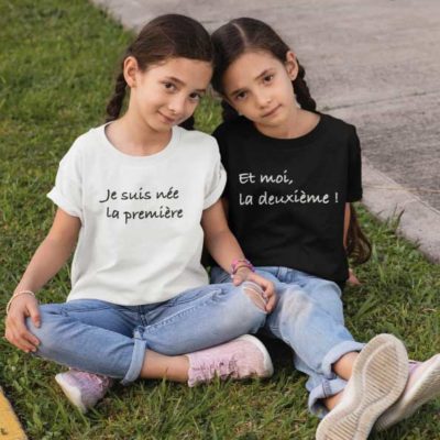 Image de t-shirts duo blanc et noir "Je suis née la première et moi la deuxième ! "-MCL Sérigraphie