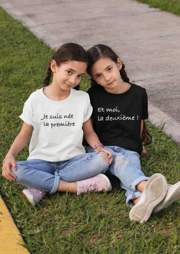 Image de t-shirts duo blanc et noir "Je suis née la première et moi la deuxième ! "-MCL Sérigraphie