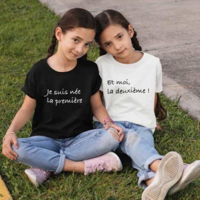 Image de t-shirts duo noir et blanc "Je suis née la première et moi la deuxième ! "-MCL Sérigraphie