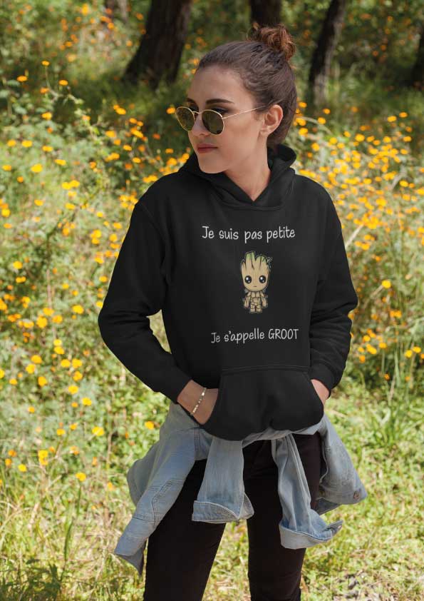 Image de sweat à capuche noir femme "Je suis pas petite je s'appelle Groot"-MCL Sérigraphie