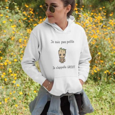 Image de sweat à capuche blanc femme "Je suis pas petite je s'appelle Groot"-MCL Sérigraphie