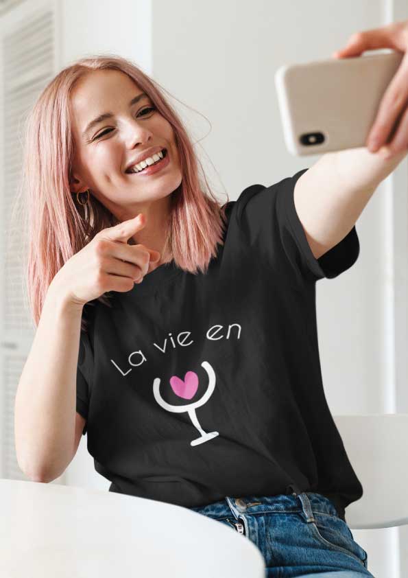 Image de t-shirt noir "la vie en rosé"-MCL Sérigraphie