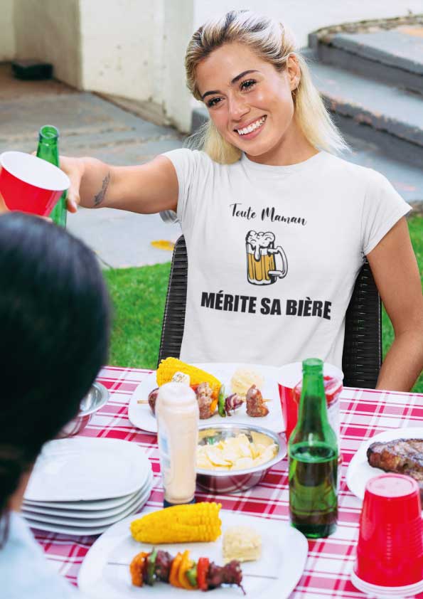 Image d'un t-shirt blanc "Toute Maman mérite sa bière"-MCL Sérigraphie